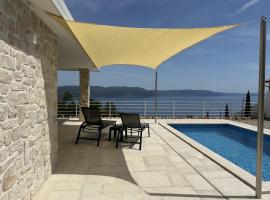 Vicani에 위치한 호텔 Angel Marie Villa in a calm location with sea-view