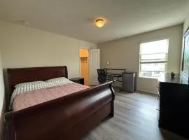 Queen Bed Room With Bath 20 Mins To Tesla