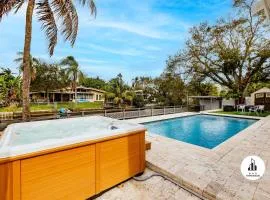 Uhost AI - Luxurious 5B Home w Pool & Lounge