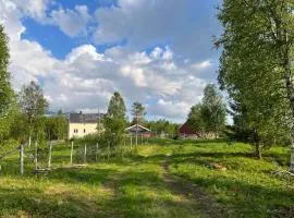 Nydelig småbruk med hus og fjøs og badstu