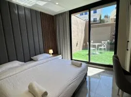 Chic Apartments For Rent ave0-2