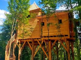 Le château des fées, khách sạn ở Illoud