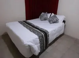 3 Bed House - Sleeps 6 - Garden - Parking - Wifi