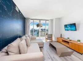 2 Bed 2 Bath With Amazing Bay View And Luxury Pool
