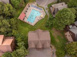 In & Out Pool, Near Dollywood, Game Room, Luxury、ピジョン・フォージのホテル