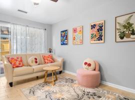 Parkside Alexandria Townhome - 3br free parking, Hotel in Alexandria