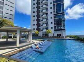 Mactan Newtown staycation near airport with pool access, condo in Punta Engaño