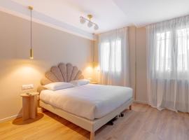 Grand Hotel Sénia - Paris Orly Airport, отель рядом с аэропортом Аэропорт Париж-Орли - ORY в Орли