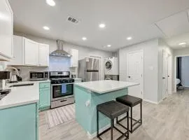 Cozy Modernized Home - Minutes to Downtown-AUS