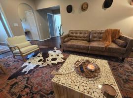 4 bedroom pet friendly grill under 5 min to airport and Choctaw Casino, hotel v destinaci Calera