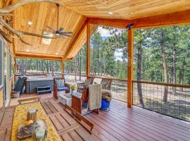 Cabin with Hot Tub, Deck and Mtn Views in Westcliffe!, hotel a Westcliffe