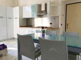 Appartamento 50 mt mare con parcheggio riservato, ξενοδοχείο σε Riva Ligure