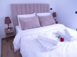R102- Stylish and Functional 1 BR Apartment at the center of Belvedere
