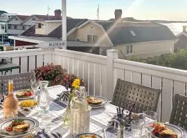 Nice Home In Bovallstrand With Kitchen