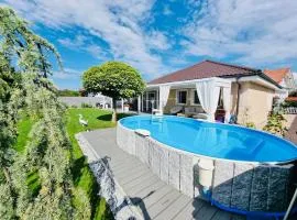 Luxus Villa 5 Schlafzimmern Sauna privater Pool Großer Garten