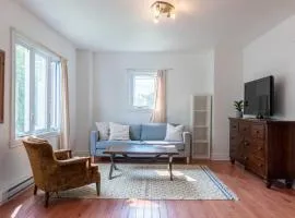 Bright and spacious 2 bedroom home!