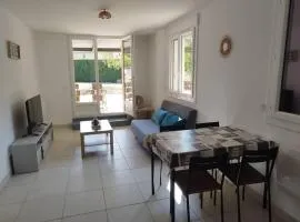 T2 terrasse couverte proche Pont du Gard et Uzès