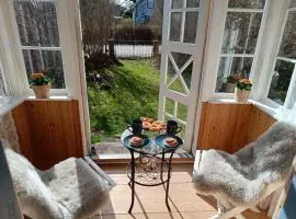 Cozy Garden Cottage