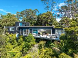 Onetangi Luxury - Be My Guest Waiheke, luxury hotel in Putiki