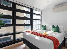 2BR Apt Next to Melbourne Central with City Views