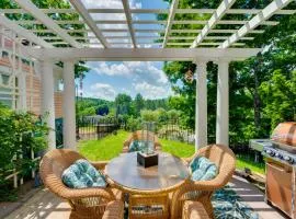 Mountain Views Beautiful Nestlenook Farm Home!