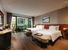 Le Premier Hotel & Rooftop Bar