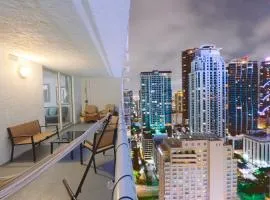 4 bed full condo in Miami with skyline & sea view