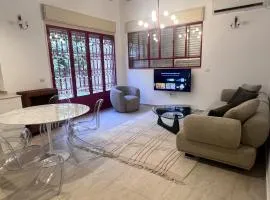 High End Renovated Duplex near Carmel Market by FeelHome