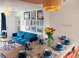 Spacious Home, Walk to City Centre & Free Parking