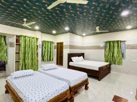 Hotel RPR grand, hotel v destinaci Narasaraopet