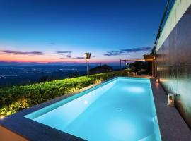 Casa sulle Langhe - Luxury Pool, Sauna and Jacuzzi, hotel a Diano dʼAlba