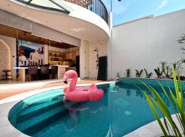 Casa de Jingga - KBP with Aesthetic Pool, Fun for Family & Friends, Near Whoosh High Speed Train, chalupa v destinaci Padalarang