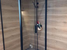 Luxury Garden Flat, hotel v destinaci Carbonia