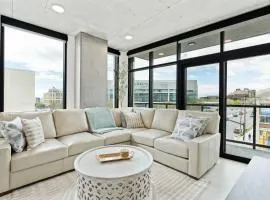 2bd 2ba Best style and location Pool spa gym pkg!