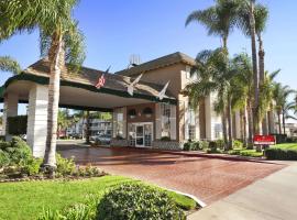 Ramada by Wyndham Costa Mesa/Newport Beach, hotel v destinaci Costa Mesa
