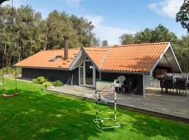 Three-Bedroom Holiday Home In Thyholm