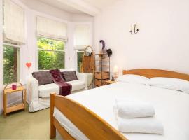 GuestReady - Lovely house with garden in Dublin, hotel v destinaci Dublin