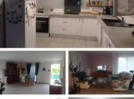 Dans maison familiale loue Ch1 vintage rouge 2 pers, couple