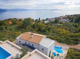 Villa Soleil in peaceful location with a sea view, готель у місті Vicani