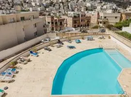 Spinola Court 2bed W Pool And Parking By Homely