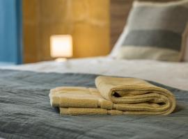 Room 8 - Couples room x 2 by Solea, hotel v destinaci Għarb
