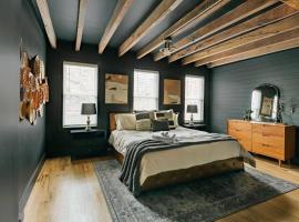 Stunning 5 BR -Heart of Downtown，位于兰开斯特的宠物友好酒店