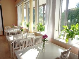 Rantakartano, hotel con estacionamiento en Pori