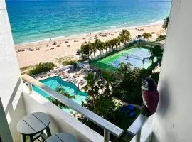 Oceanfront Luxury Renovated Resort Getaway!