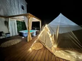 LOVE ROOM Tente Lodge spa MFG chez C&C, exclusivement réservée aux ADULTES