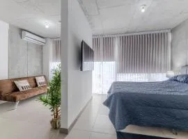 Skyline iFreses, 22nd floor! AC, TV and Pool