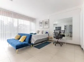 Urban Vista iFreses, 2nd floor! AC, TV and Pool