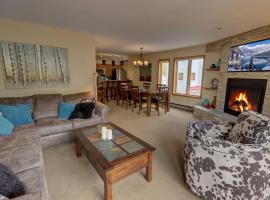 Ski Run 201 by SummitCove Lodging, hotel in Keystone