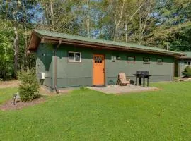 Hillsgrove Creekside Cabin Close to Hiking