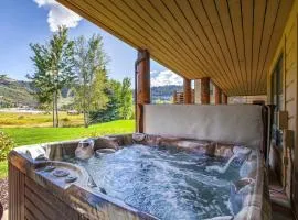Deer Valley Pet Friendly Hot Tub, Cabin Vibes, Great Views!